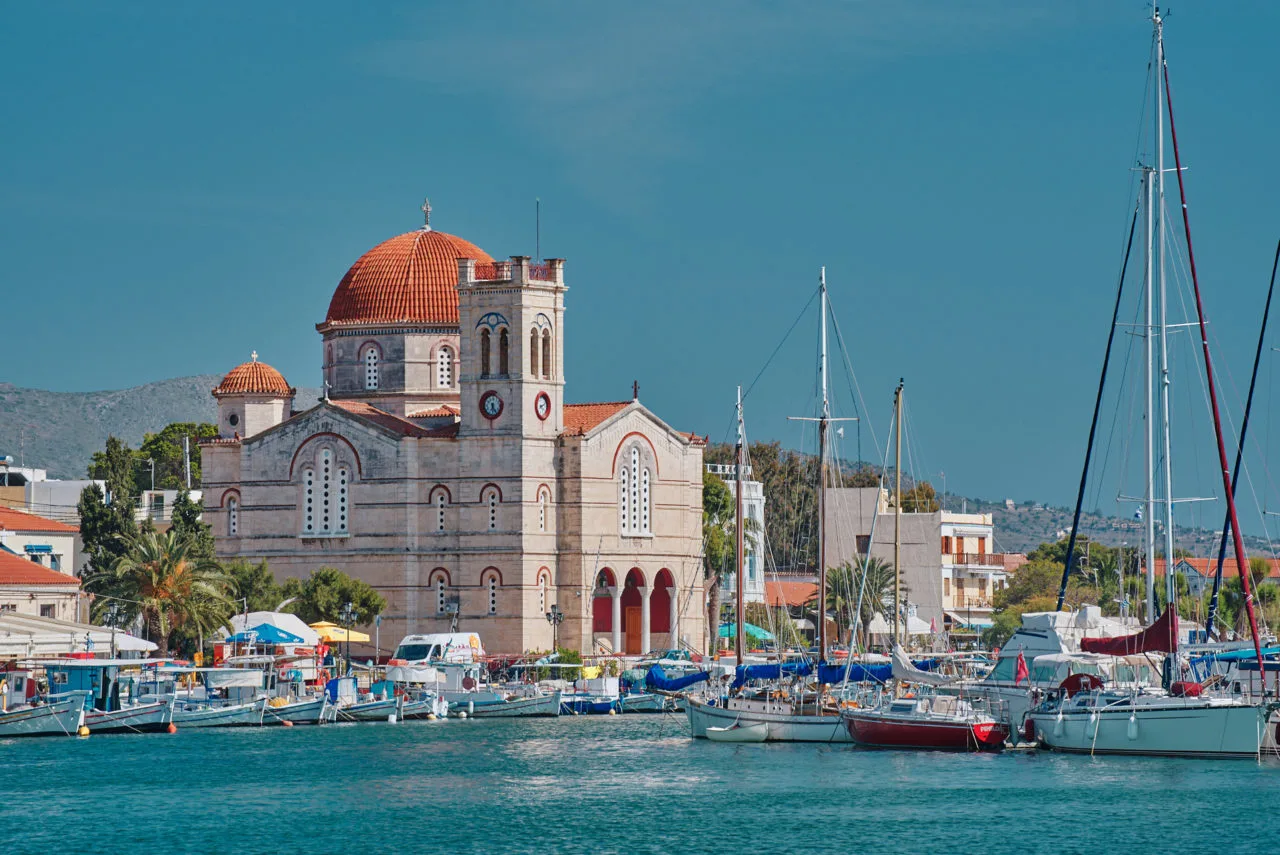 Евија Егина Метеори