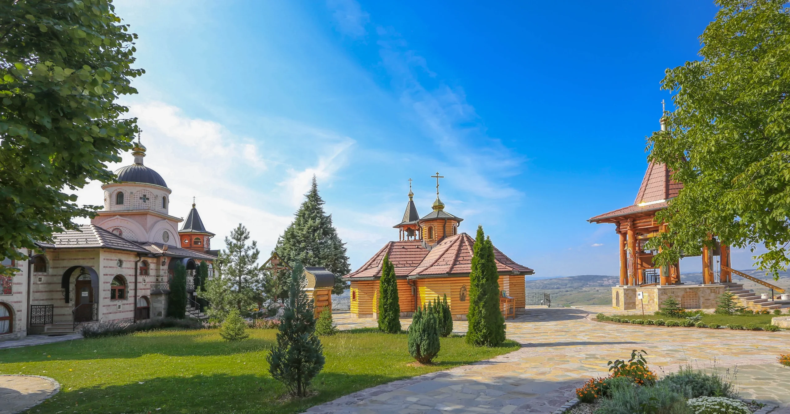 Манастири Лешје Света Петка и Миљково