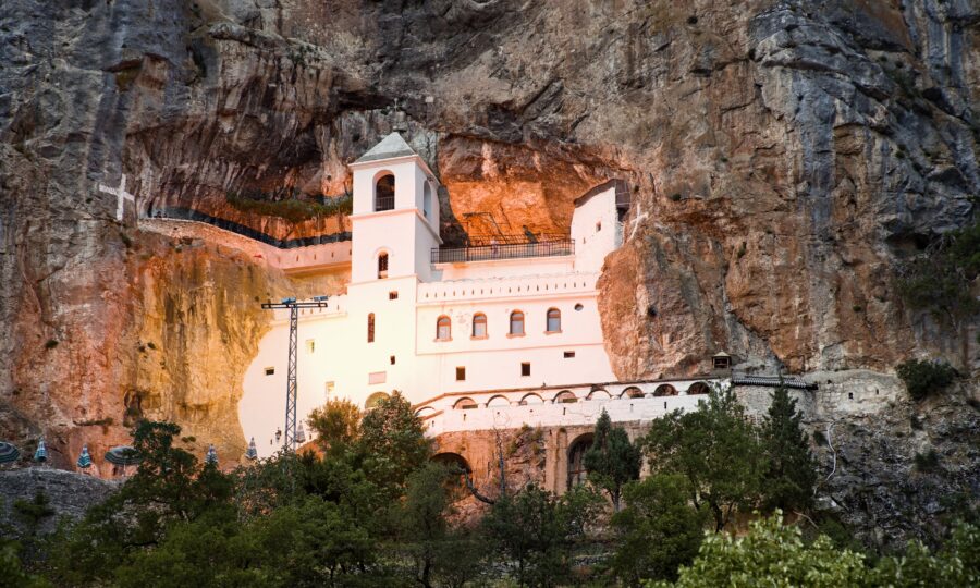 Manastir Ostrog