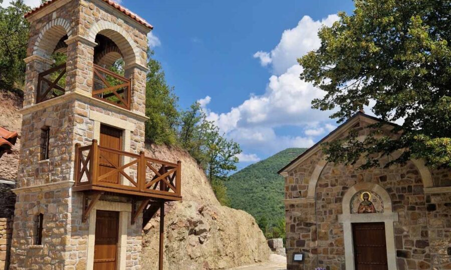 Косово и Метохија – Празник Свете Петке у манастиру Улије